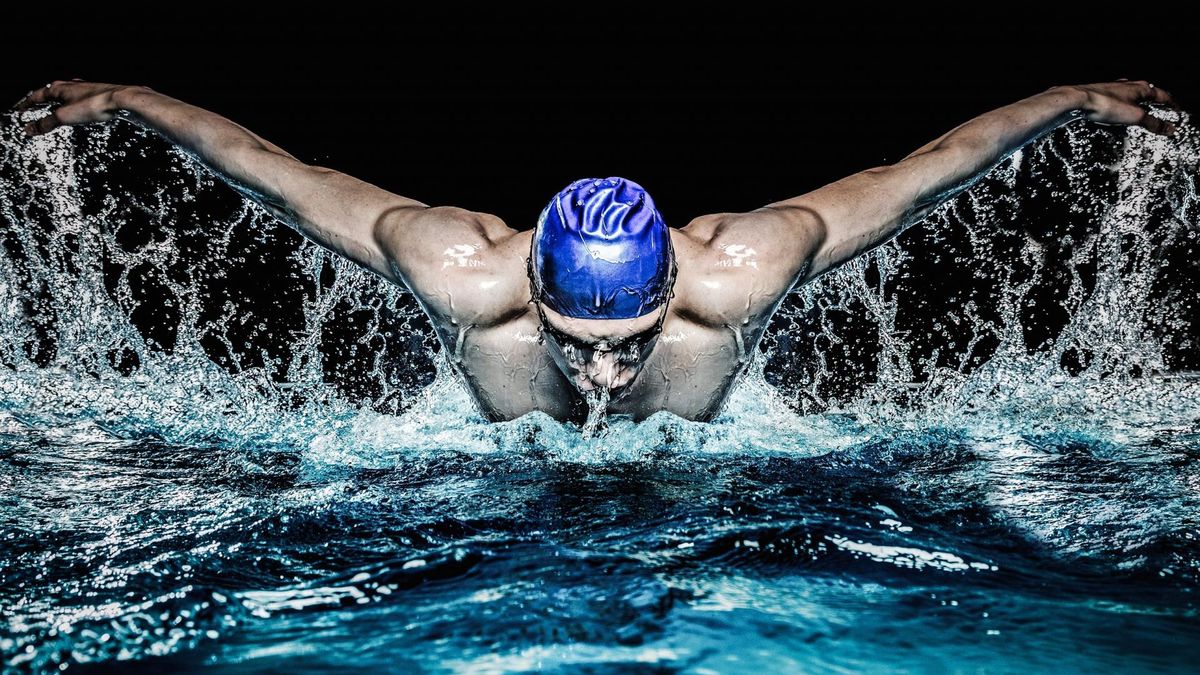 Pływanie żabką jest jednocześnie najpopularniejsze i bardzo trudne