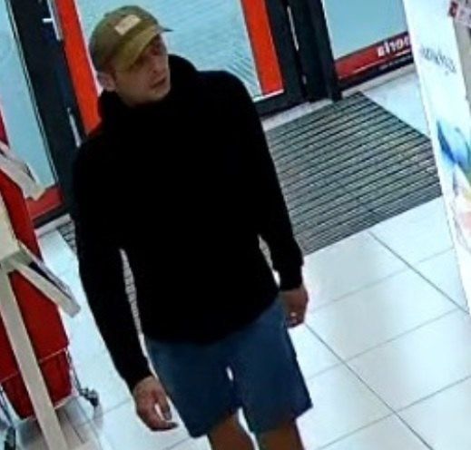 Kleczew: Kradzież w drogerii. Policja szuka sprawcy