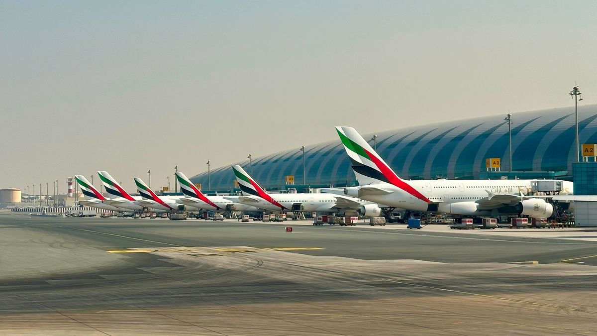 Samoloty linii Emirates na lotnisku w Dubahu - zdjęcie ilustracyjne