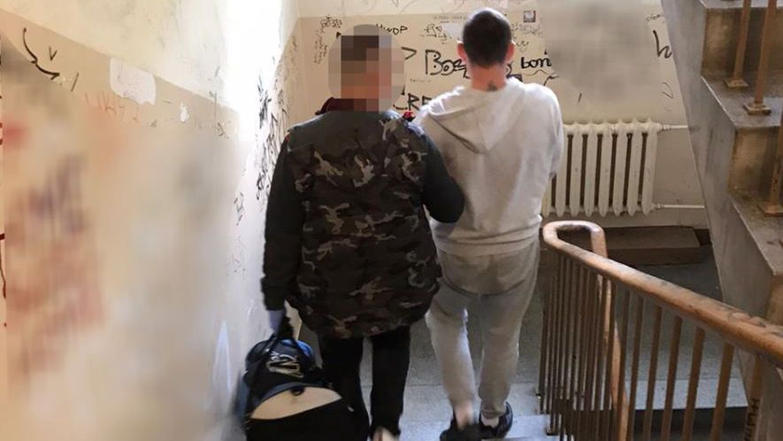 Warszawa. Złodzieje za wszelką cenę chcieli zatrzymać przy sobie kradzione pampersy