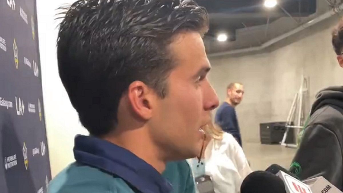 Twitter / MenInBlazers / Na zdjęciu: Riqui Puig i Giorgio Chiellini