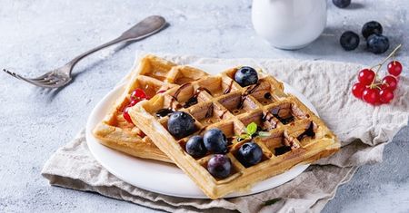 Przepis na domowe gofry na słodko. Po prostu rozpływają się w ustach