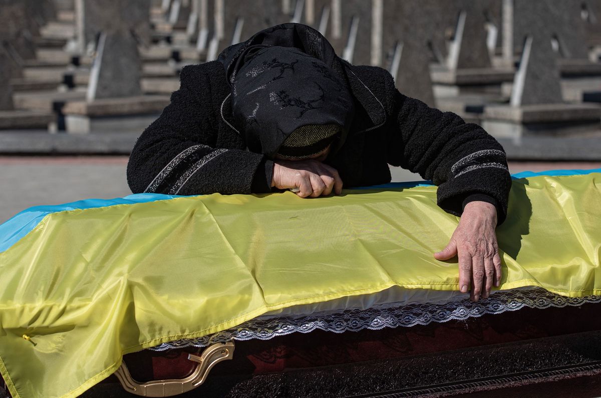 Ukraina. Przybywa grobów żołnierzy poległych w walkach z Rosjanami