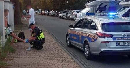 "Krew lała się obficie". Strażnicy miejscy uratowali 22-latka