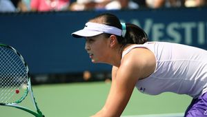 WTA Pattaya City: Shuai Peng przegrała z Misaki Doi, Wiera Zwonariowa w ćwierćfinale
