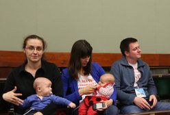 Sejm uchwalił ustawę wprowadzającą roczny urlop po urodzeniu dziecka
