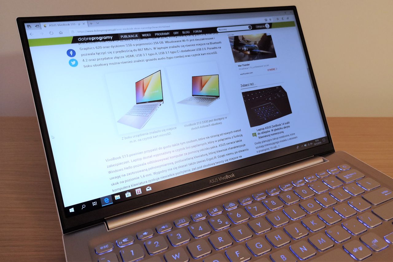ASUS VivoBook S13: wydajny i atrakcyjny wizualnie laptop z szybkim WiFi i wygodną klawiaturą, ale bez kamery internetowej.