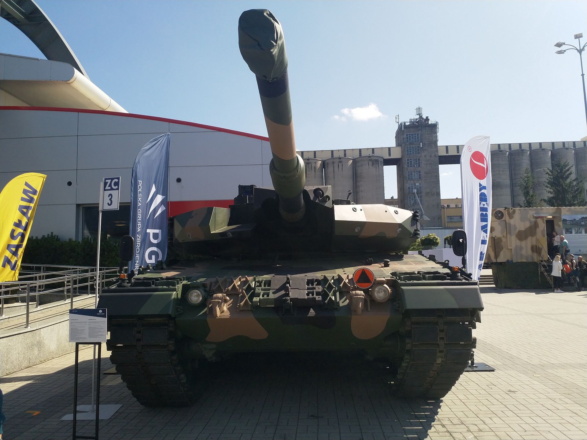 Leopard 2A4 zmodernizowany do standardu 2PL. 