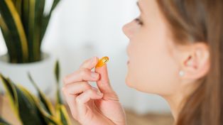 Omega-3 nie zawsze chronią mózg. Naukowcy ostrzegają przed suplementacją "na własną rękę"
