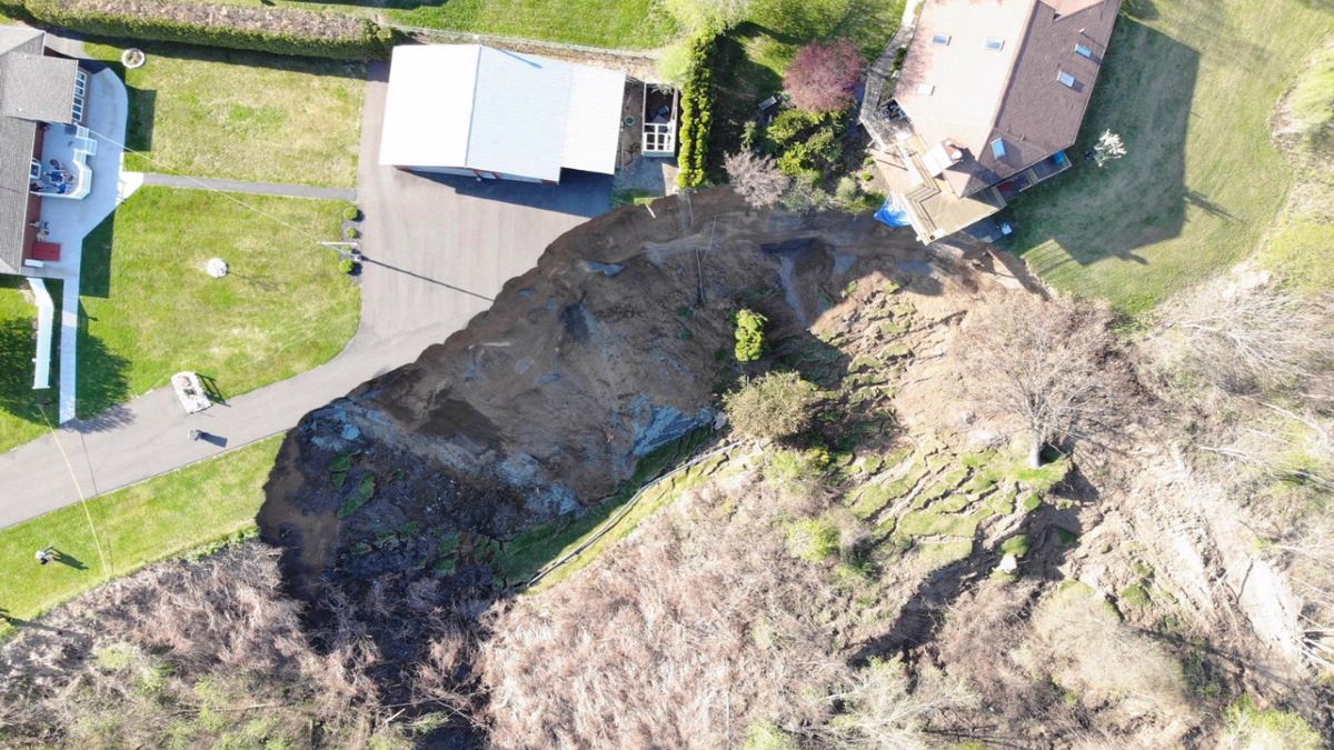 W wyniku osunięcia ziemi powstała wyrwa o głębokości ponad 45 metrów