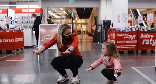 Sieć MediaMarkt przekazała 100 tysięcy złotych w akcji charytatywnej „Pomaganie jest cool. Kupując, pomagasz!”