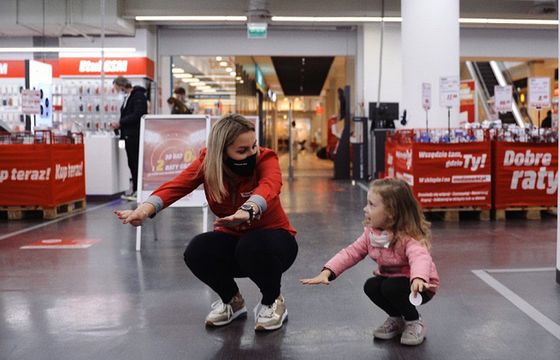 Sieć MediaMarkt przekazała 100 tysięcy złotych w akcji charytatywnej „Pomaganie jest cool. Kupując, pomagasz!”
