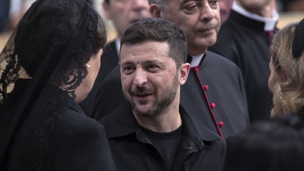 VATICAN - 2025/05/18: Ukrainian President Volodymyr Zelensky attends during the Holy Mass for Pope Leo XIV inauguration at St. Peter's Square. (Photo by Maria Grazia Picciarella/SOPA Images/LightRocket via Getty Images)