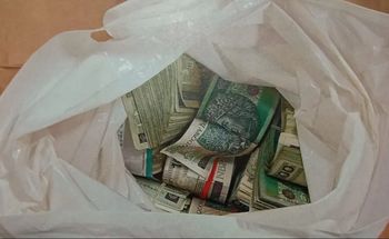 Seniorka odebrała telefon z zastrzeżonego numeru. Straciła oszczędności