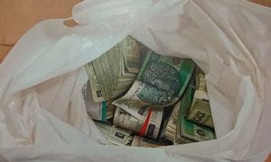 Seniorka odebrała telefon z zastrzeżonego numeru. Straciła oszczędności