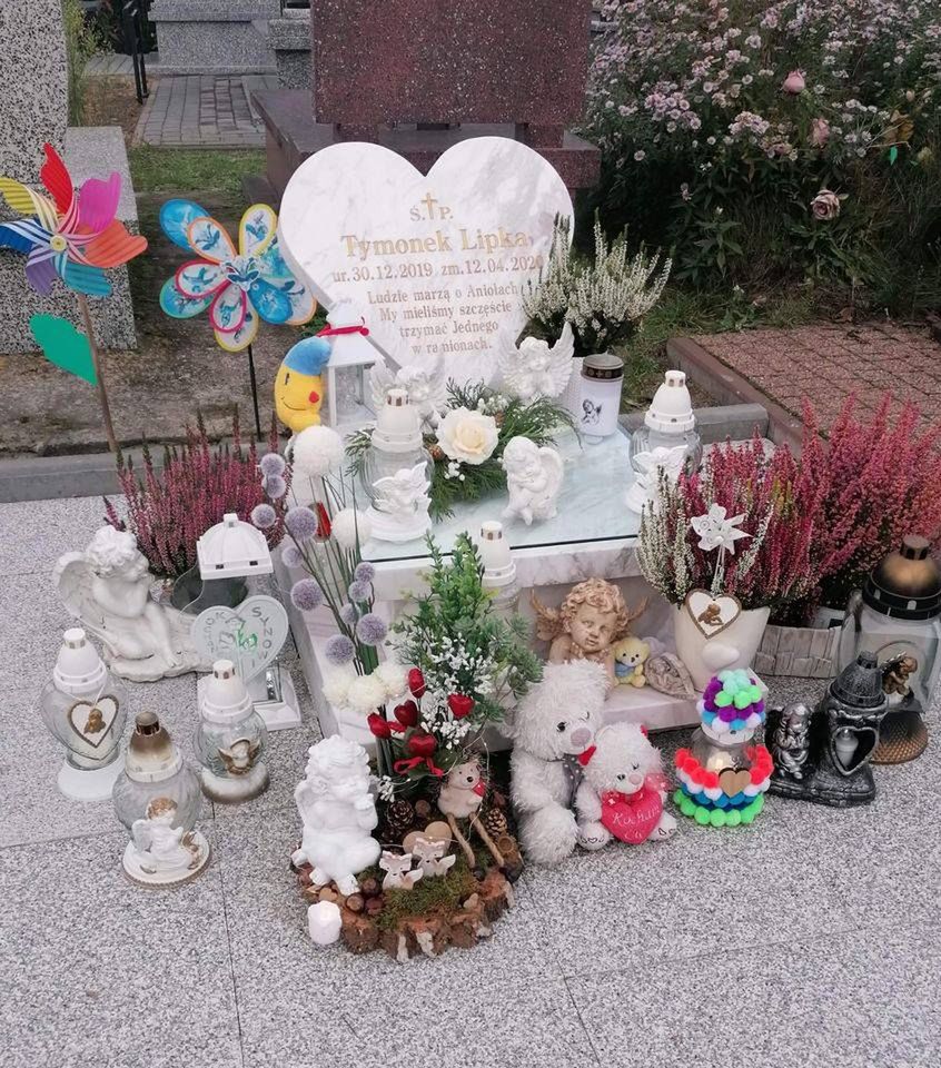 Mama Tymona odwiedza jego grób prawie codziennie