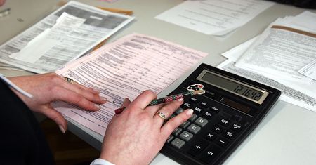 Odwrotne obciążenie VAT. Na czym polega?