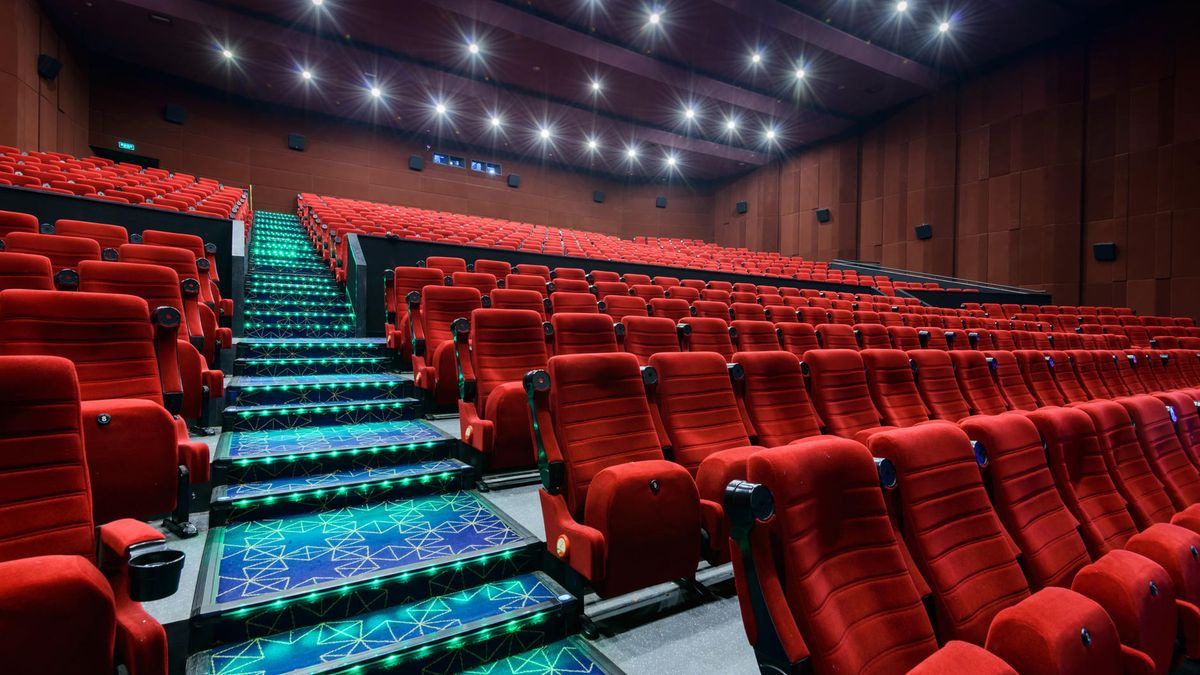 Wchodząc do sali kinowej jesteśmy już po dofinansowaniu polskiego kina. Okazuje się, że nie tylko polskiego