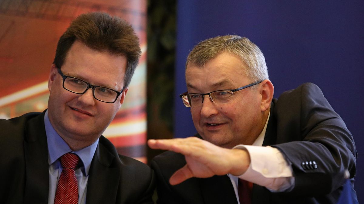 Minister i wiceminister infrastruktury mają plan. Kolej dostanie więcej pieniędzy i ma jeździć szybciej