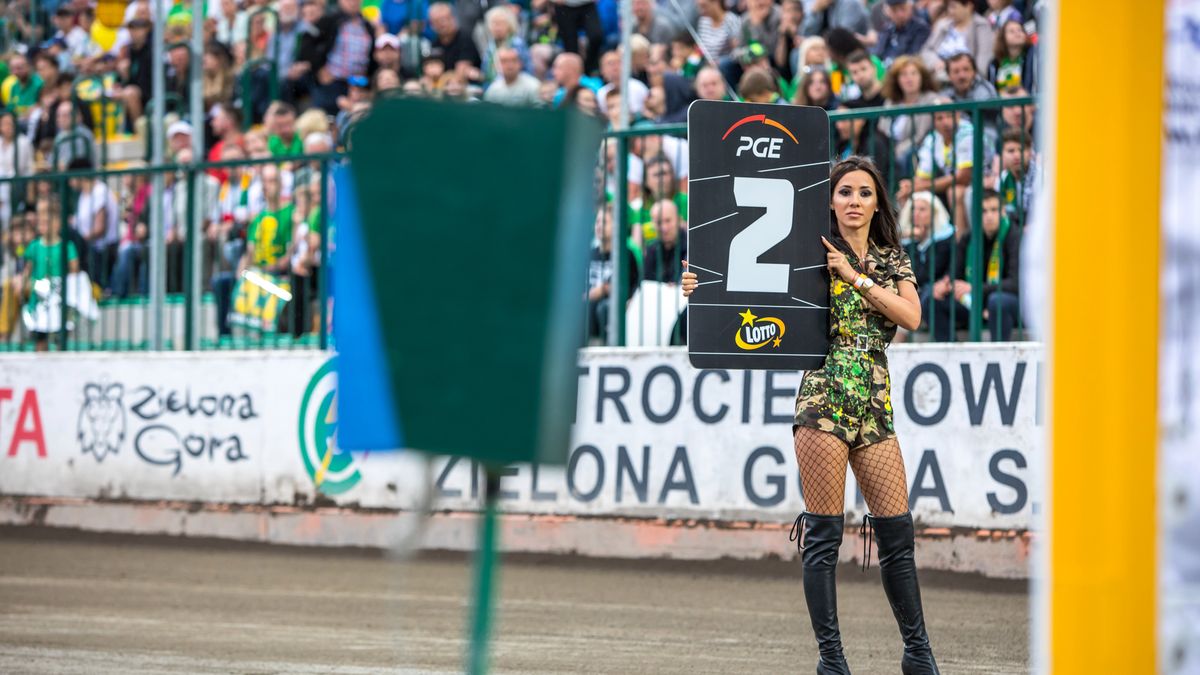 WP SportoweFakty / Mateusz Wójcik / Jagoda Urban, miss PGE Ekstraligi 2017, podprowadzająca Falubazu.