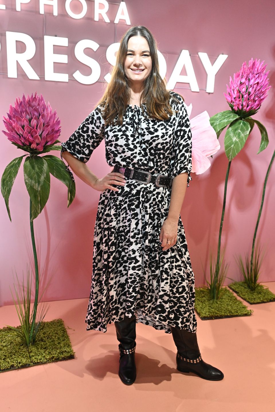 Tłum celebrytek na evencie kosmetycznym