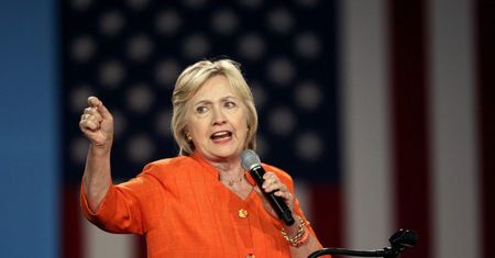 Clinton ujawniła zeznanie podatkowe