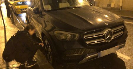 Uszkodzili kilkadziesiąt aut. "Posłuchajcie tego pięknego syczenia"