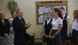 Czego szkoła Putina uczy o wojnie w Ukrainie? "Starszy brat Rosja pomaga młodszemu"