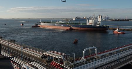 Ropa z Iranu już w Polsce. Trwa rozładunek tankowców