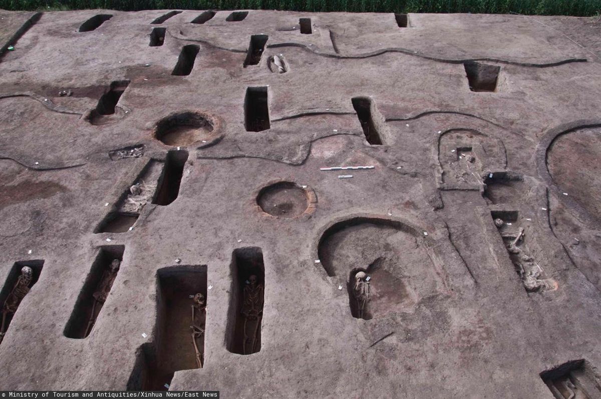 Archeolodzy odkryli 110 starożytnych grobowców w Egipcie