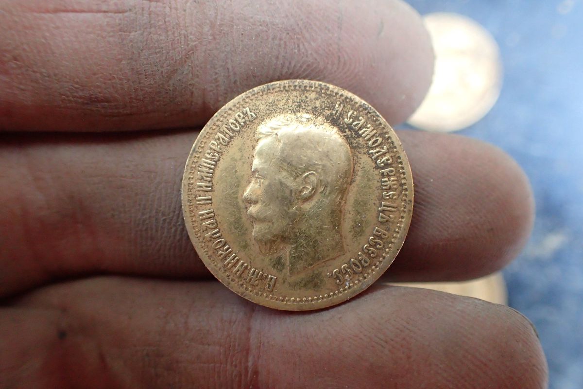 Moneta z czasów Mikołaja II znaleziona została w grobie niemieckich żołnierzy. W czasie okupacji "świnki" były popularną obiegową walutą w ciemnej srefie gospodarczej 
