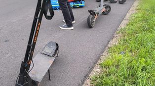 Poważny wypadek hulajnogi pod Mławą. Na miejscu śmigłowiec LPR
