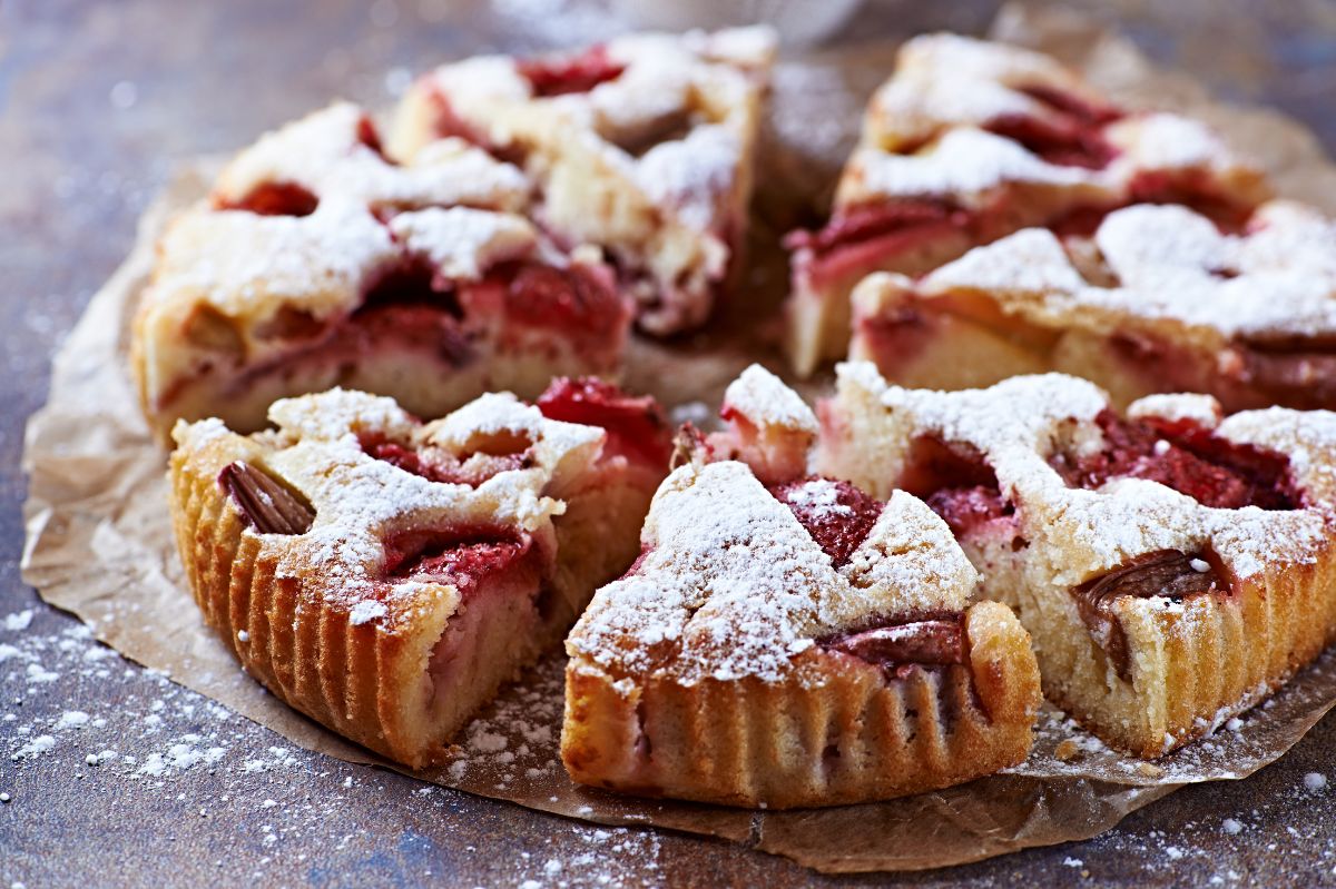 Cake with strawberries and rhubarb.