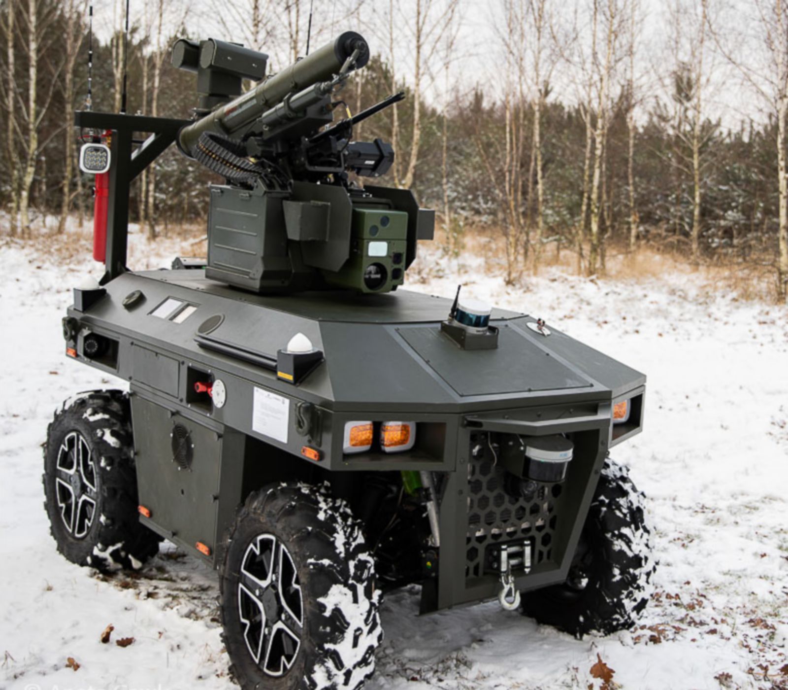 Robot bojowy Perun z ppk Pirat