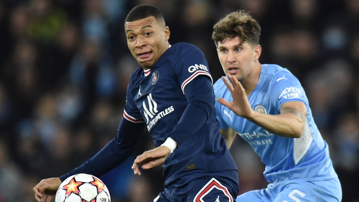 PAP/EPA / Peter Powell / Na zdjęciu: Kylian Mbappe (z lewej) i John Stones