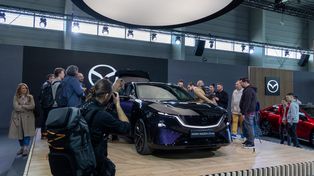 Nowa Mazda pokazana na Poznań Motor Show. 26 cali ekranu, 23 głośniki