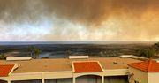 Rodos w ogniu, ale hotele wciąż dostępne. Media: są zniżki na nadpalone obiekty