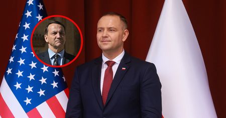 Nawrocki o podróży jednym samolotem z szefem MSZ: Nie ma zasady