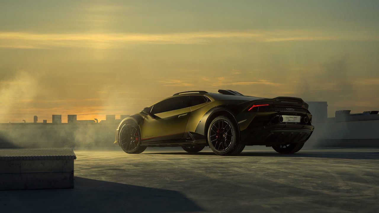 Lamborghini Huracán Sterrato zrzuca kamuflaż. Wygląda świetnie