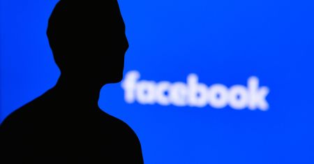 Jak gigant steruje światem. Ciemna strona potęgi Facebooka