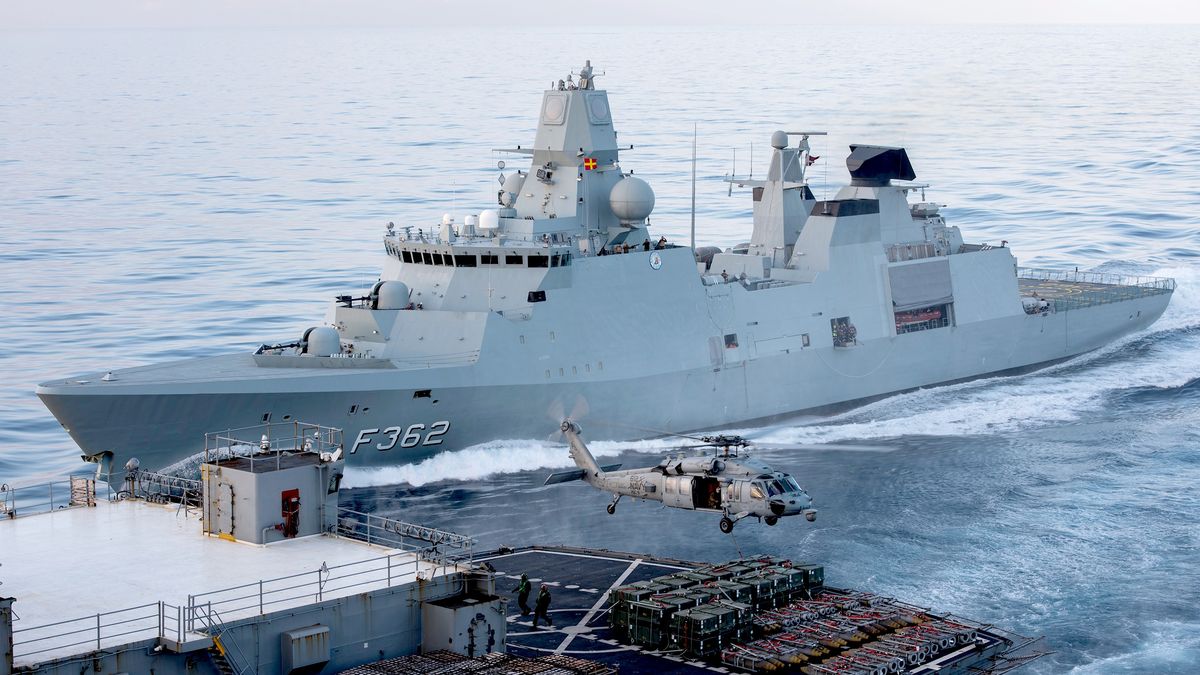 Na zdjęciu HDMS Peter Willemoes, holenderska fregata rakietowa typu Iver Huitfeldt - polskie fregaty typu Miecznik będą bazowały na tym właśnie projekcie kadłuba