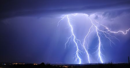 Niedziela znów niespokojna. Sprawdź, gdzie spodziewać się burz. Radar na żywo