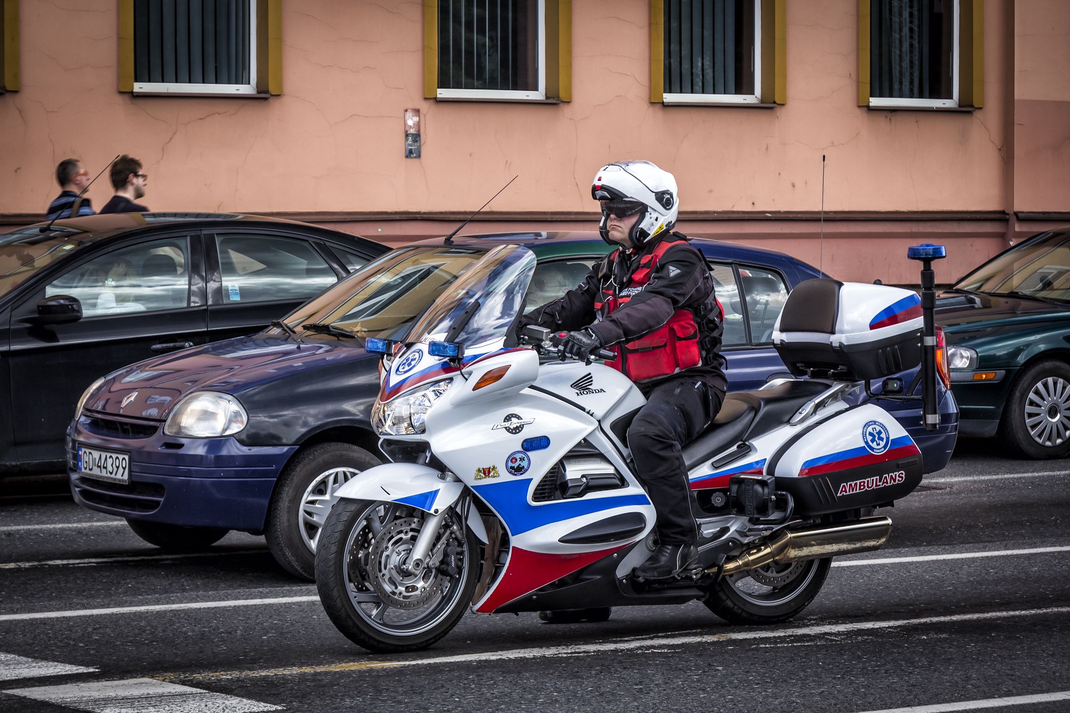 Ratownicy medyczni na motocyklach