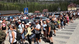 Tłumy, pełne parkingi i brak biletów. "Okolice są bardzo mocno obłożone"