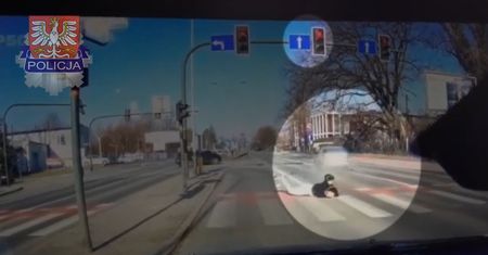 Zignorował czerwone światło, potrącił na pasach i uciekł. Nagranie z koszmarnego wypadku w Krakowie