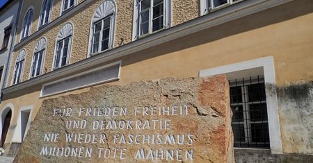 Nowa komenda policji w Braunau. Dom, w którym urodził się Hitler