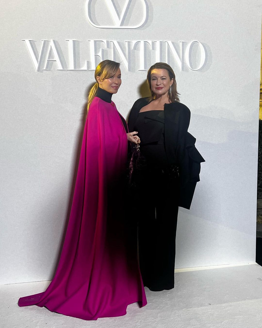 Joanna Przetakiewicz w różowej pelerynieInstagram/joannaprzetakiewicz