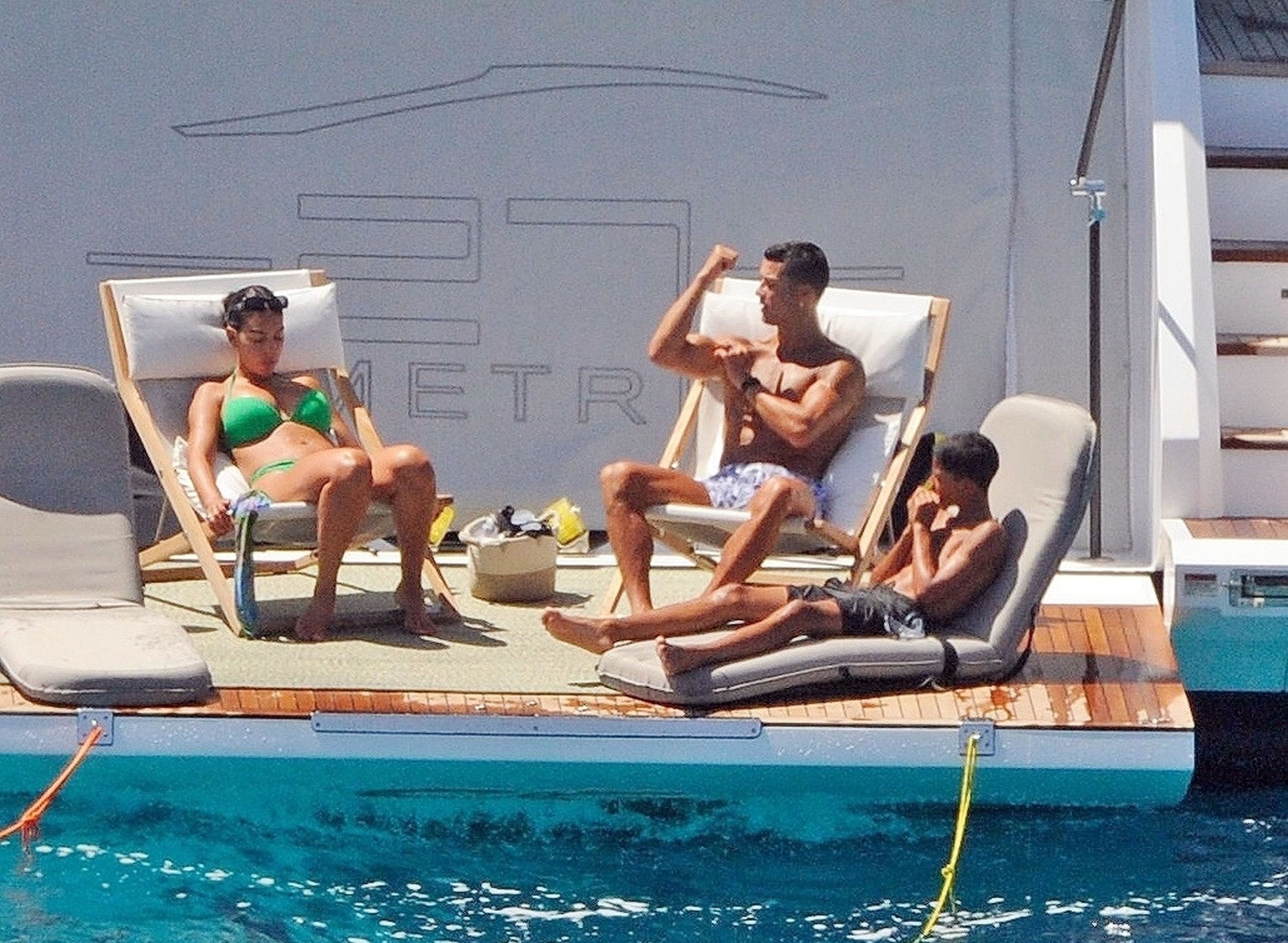 Cristiano Ronaldo i Georgina Rodriguez opalają się na jachcie