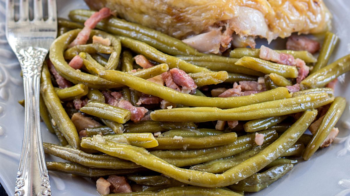 Fasolkę po hiszpańsku można jeść na przekąskę lub do obiadu