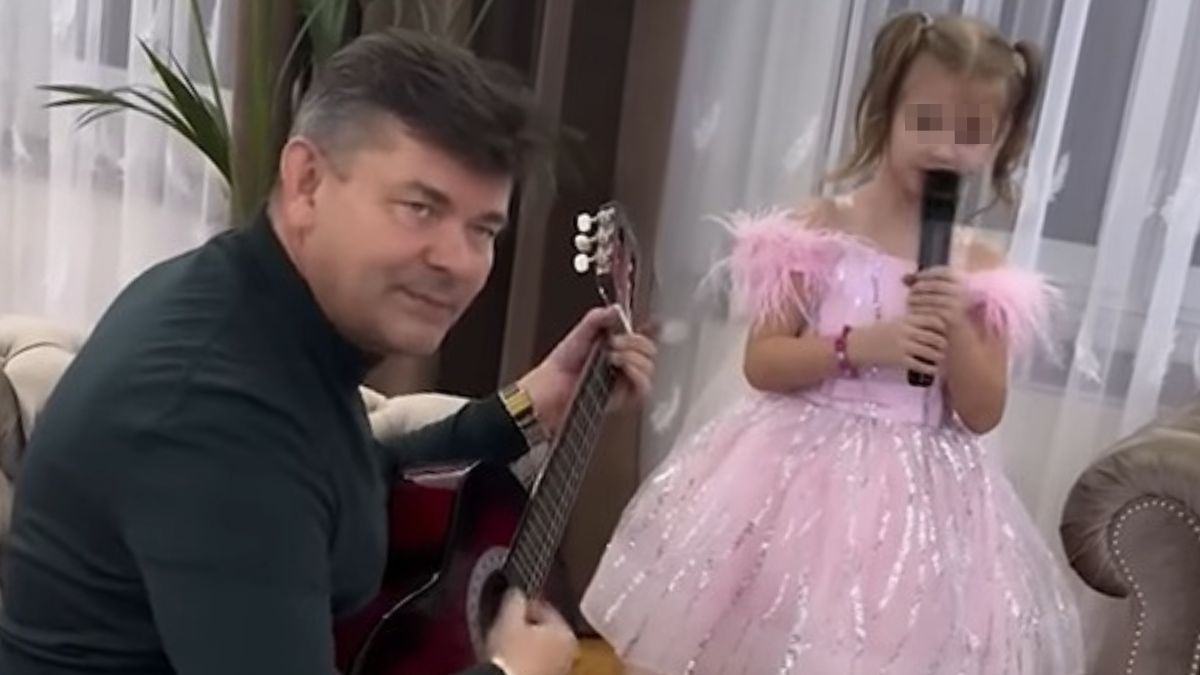 Zenek Martyniuk śpiewa z wnuczką